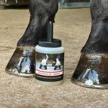 Load image into Gallery viewer, Hoof Shine Oil