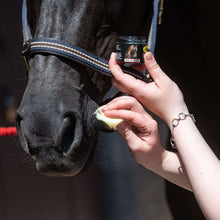 Load image into Gallery viewer, Show Make Up