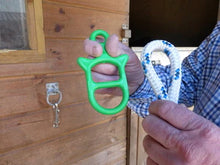 Load image into Gallery viewer, Idolo Tether Tie